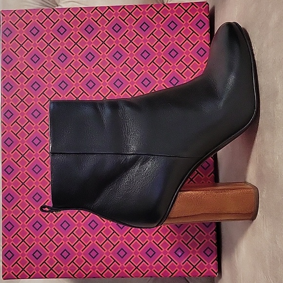 Tory Burch Raya 100mm Bootie, leather, black, size 5 - Picture 3 of 9